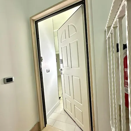 Binario 1 Tribunali Napoli