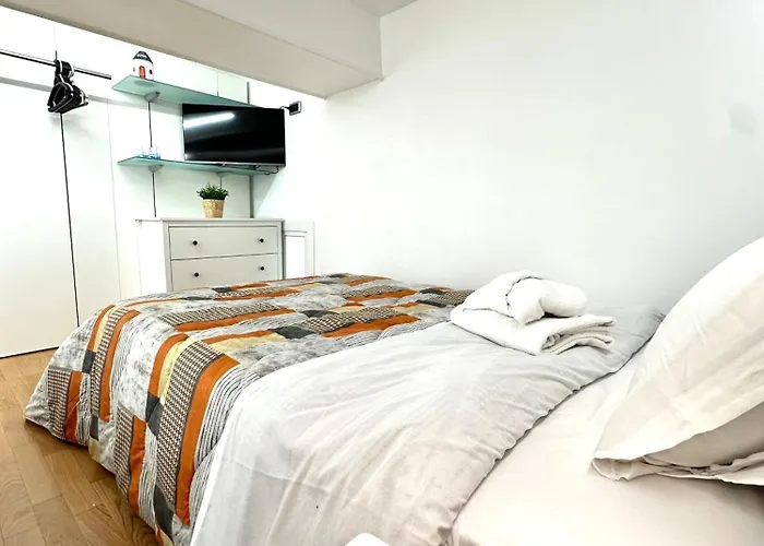 Binario 1 Tribunali アパート